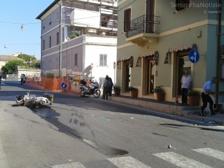 Incidente all'incrocio tra via Mercantini e viale IV Novembre, a Senigallia