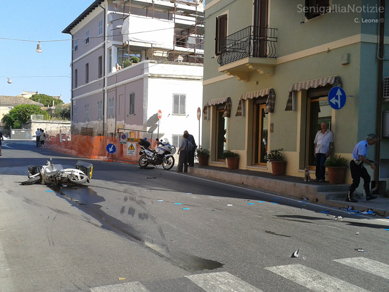 Incidente all'incrocio tra via Mercantini e viale IV Novembre, a Senigallia