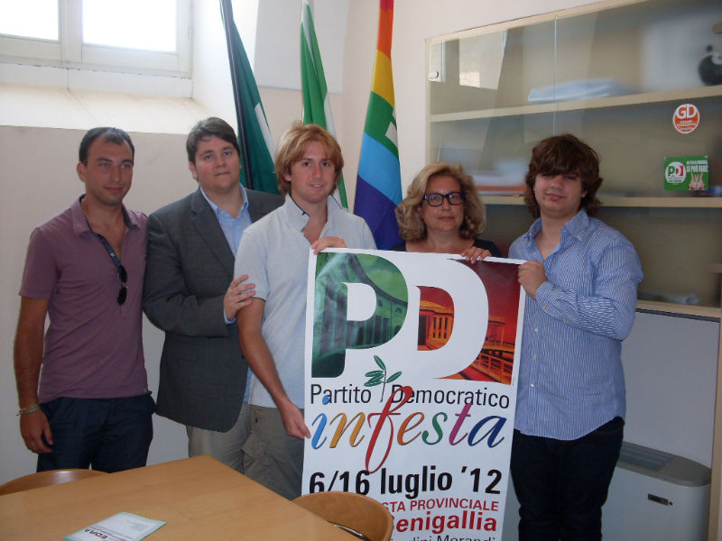 Alcuni esponenti del Pd e dei Giovani Democratici di Senigallia