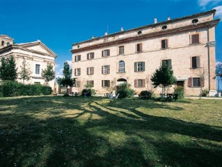 Palazzo Antonelli Augusti Castracane a Brugnetto di Ripe (Villa delle cento finestre)