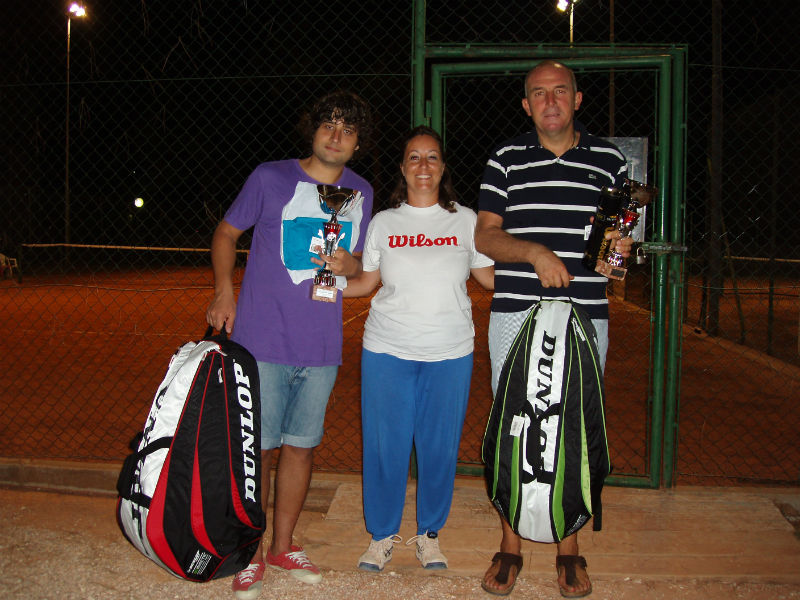 Filippo Gasperini (a sinistra) si aggiudica il Torneo amatoriale maschile singolo al Circolo Tennis di Ponte Rio