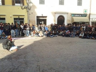 Manifestazione studentesca: assemblea in piazza Roma