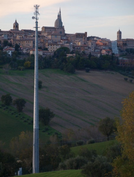 L'antenna Ericsson contestata dal Comitato Tutela Salute Ambiente e Territorio di Ostra Vetere