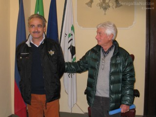 Silvano Bartozzi (sx) e Renzo Rocchetti (dx): passaggio del testimone alla guida del Moto Club Senigallia
