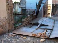 I danni in centro a Ostra per il forte vento - Foto di Giancarlo Barchiesi
