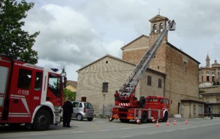 I vigili del fuoco intervengono nella Chiesa di Sant'Anna a Corinaldo