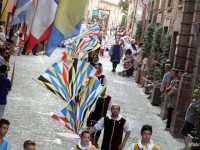 Contesa del pozzo della polenta di Corinaldo, sbandieratori