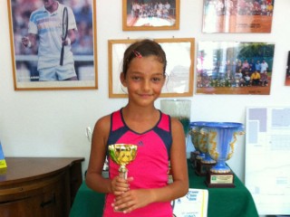 Viola Mandozzi vincitrice al torneo di tennis ad Osimo