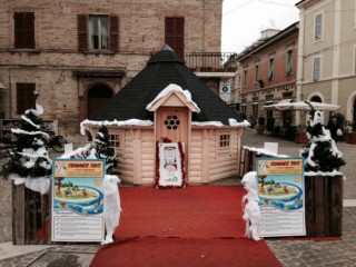 La casa di Babbo Natale in Piazza Saffi