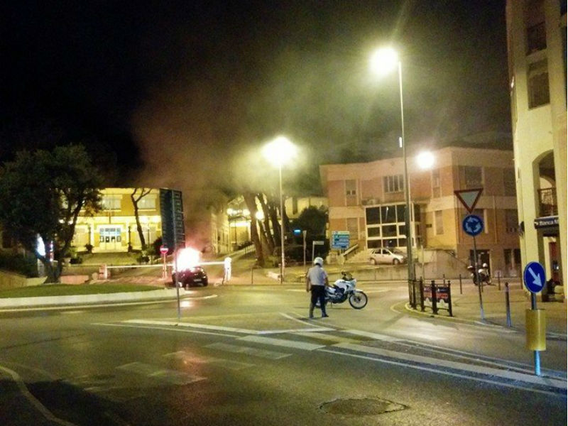 Incendio a un'auto a Senigallia