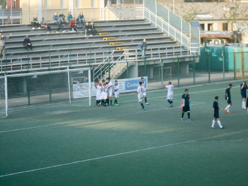 Nella foto il goal della Vigor con un rasoterra di Siena al 56'