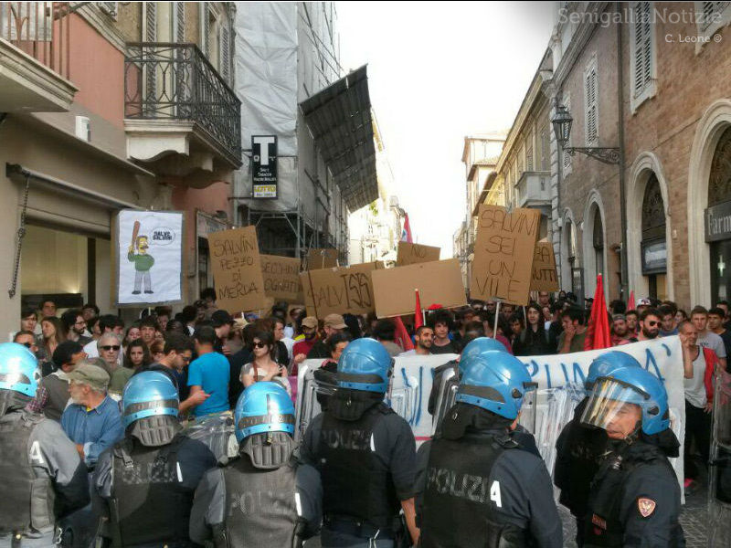 Salvini a Senigallia: forze dell'ordine controllano i centri sociali