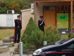 Carabinieri davanti alla sala slot del bar-tabaccheria "Brasery" lungo la provinciale Corinaldese dove è stato tentato un furto con spaccata