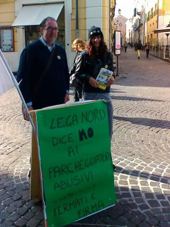 Banchetto informativo e raccolta firme a Senigallia della Lega Nord