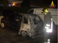 Incendio auto a Passo Ripe