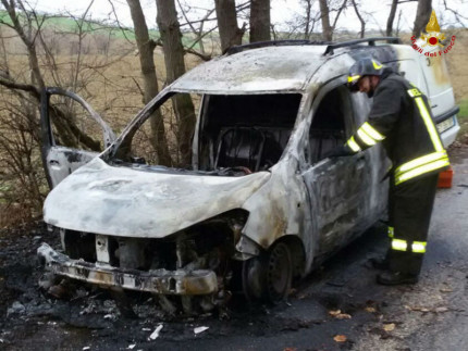 Dacia Dokker andato a fuoco