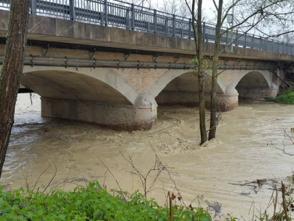 Il fiume Misa a Pianello di Ostra durante il maltempo del 23 marzo 2016