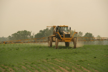 Applicazione pesticidi sui campi