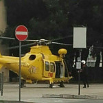 Eliambulanza nel parcheggio della stazione ferroviaria