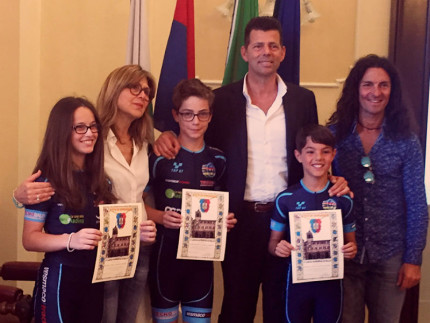 I giovani atleti del Team Roller Senigallia ricevuti in municipio