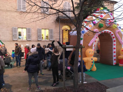 Famiglie e bambini di Trecastelli al villino Romualdo di Ripe per Sconvolginatale