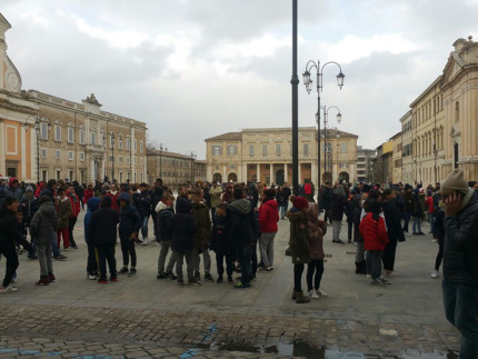 Studenti della scuola Fagnani di Senigallia evacuati dopo il terremoto