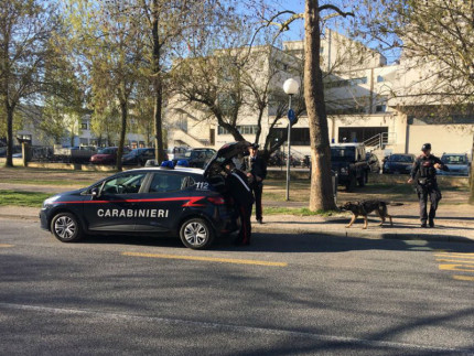 Controlli antidroga al campus scolastico