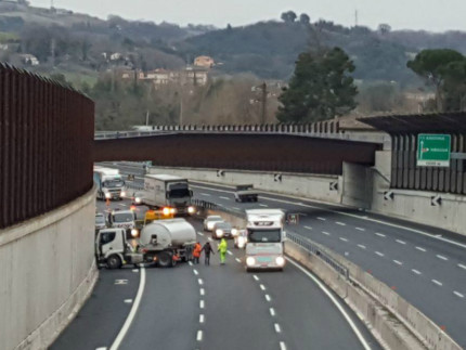 incidente sull’A14 nei pressi dell’uscita per Senigallia