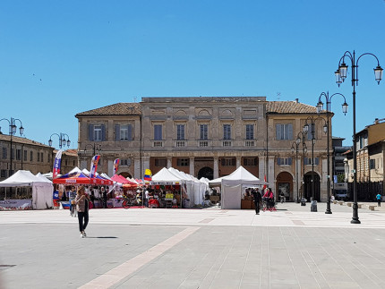 Mercato Europeo Ambulante in piazza Garibaldi a Senigallia