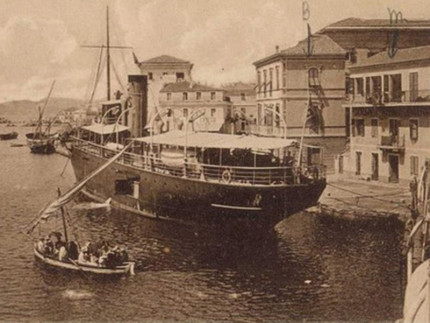 Nave in arrivo al porto di Senigallia nell'800