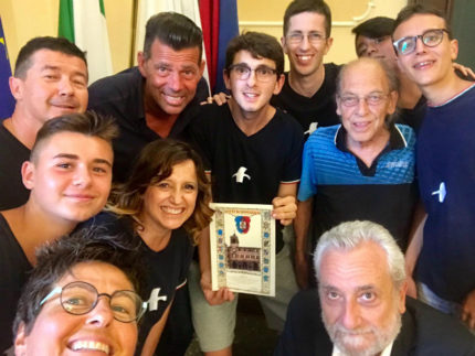 Il Sindaco riceve il tennistavolo e premia Mirko Bruschi