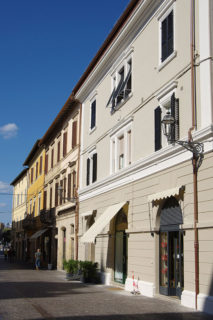 Riqualifica edificio storico a Senigallia con prodotti forniti da Caparol Marche Color 2