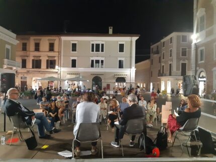 Evento in piazza Roma sul "Manifesto per le attività di vicinato"