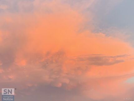 Cielo su Senigallia - Nuvole colorate dopo l'arcobaleno al tramonto - foto di Rossano Morici