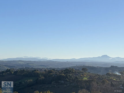 Le colline di Scapezzano - Il San Vicino visto da Scapezzano - Foto di Rossano Morici