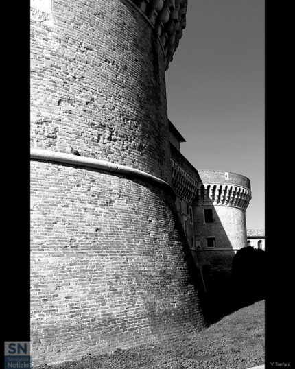 La fortezza del centro storico di Senigallia - Torrioni della Rocca in bianco e nero - Foto di Valtero Tanfani