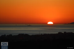 Alba al sul Porto di Ancona - Finalmente nasce dal mare - Foto di Massimo Modesti