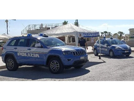 Polizia sul lungomare di Senigallia