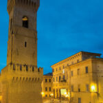 Ostra: veduta del palazzo comunale e della torre civica