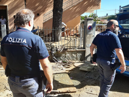 Agenti di Polizia intervenuti nelle zone alluvionate