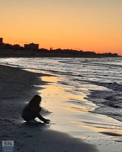 Mani a riva - Foto di Elisabetta Saraga