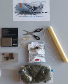 Hashish, marijuana e materiale sequestrato dalla Polizia