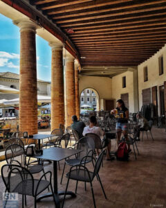 Seduti al Foro - Foto Floriana Giacchini