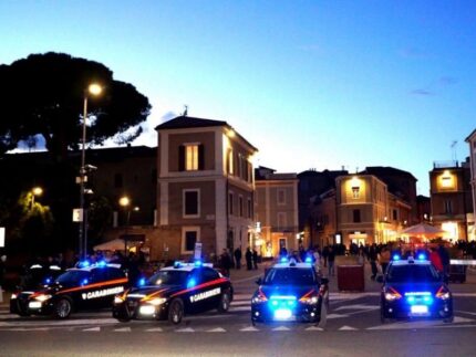 Carabinieri nel centro di Senigallia