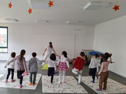 Yoga nelle scuole di Senigallia con Coop. H Muta