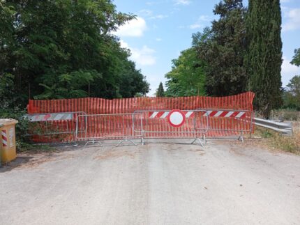 Ponte chiuso su strada della Chiusa tra Cannella e Vallone