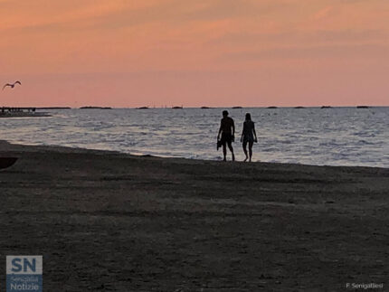 Passeggiata al tramonto - Foto Franco Senigalliesi