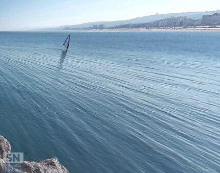 Il surfista - Foto Claudio Cremonesi