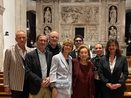 Organista Giuseppe Monari, direttore Lorenzo Chiacchiera, Eliana Lulani, Federica Iannella e famiglia Clementoni, con la figlia di Arturo, la signora Rita