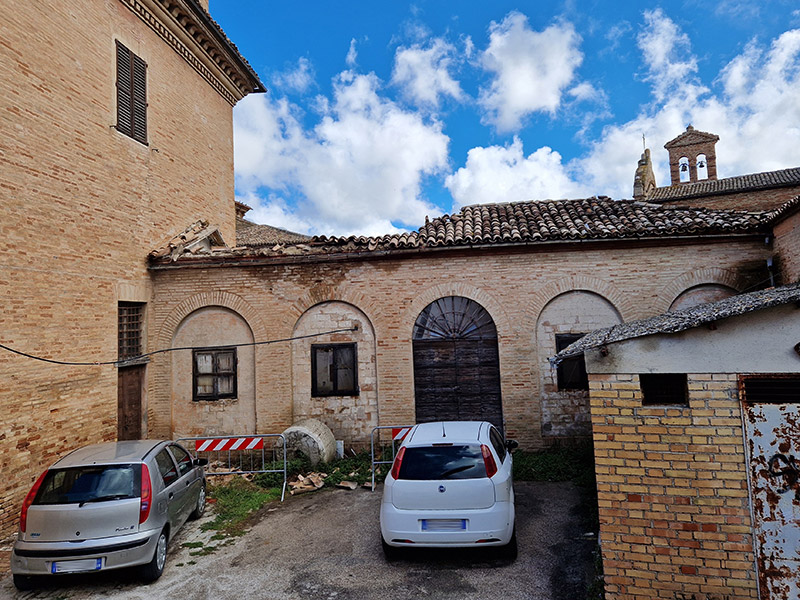 Tetto crollato su ala di Palazzo Gherardi a Ostra